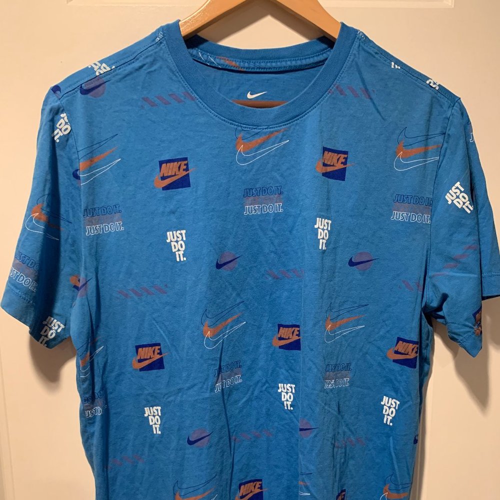 Mens Scattered Logo Nike T-Shirt